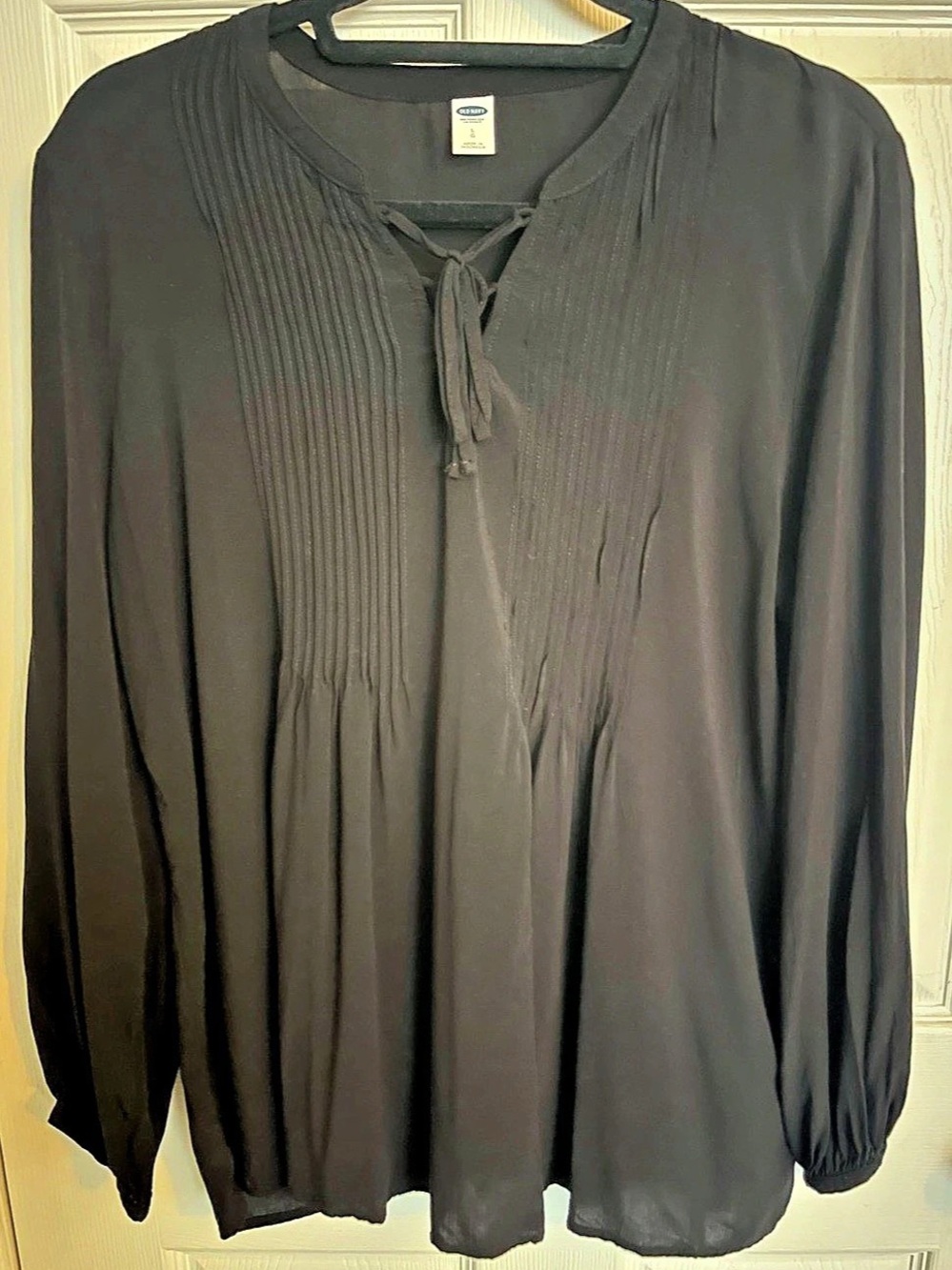 Old Navy Black Pleated Pintuck Tie-Neck Peasant Blouse Top - Size L